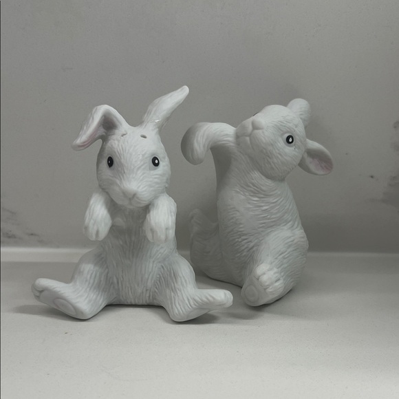 Adorable White Bunny salt and pepper shakers - Picture 2 of 5